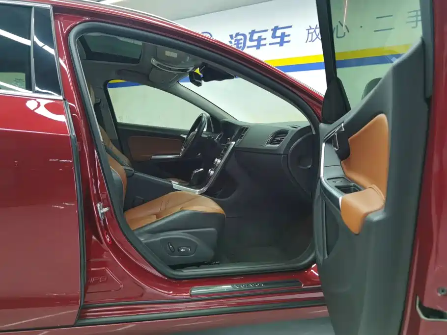 Volvo V60 2015 2015 T5 Momentum