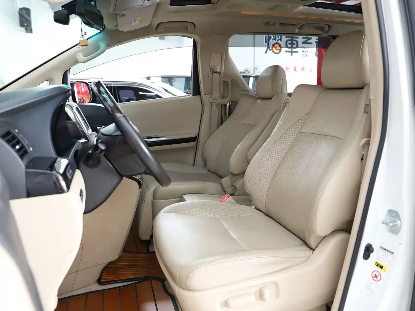 Toyota Alphard 2012 3.5L Luxury Edition фото 6