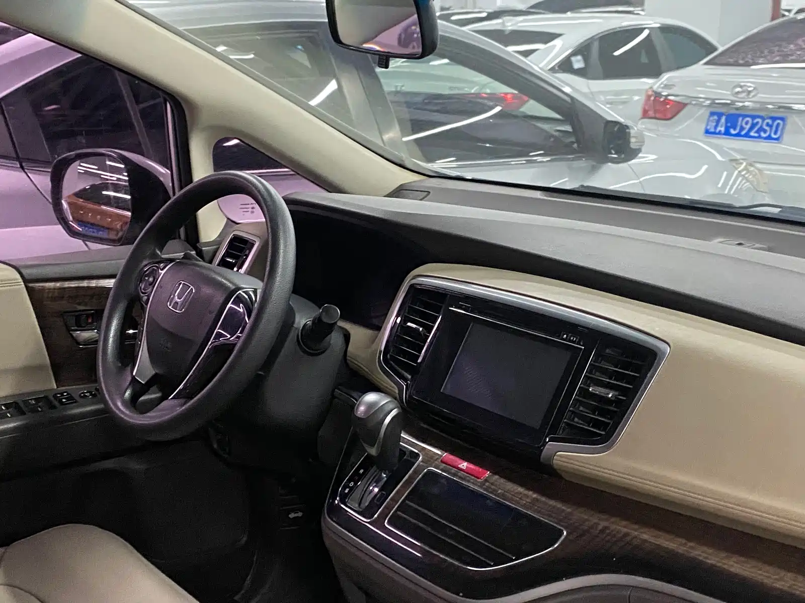 Photo 3 - Honda Odyssey