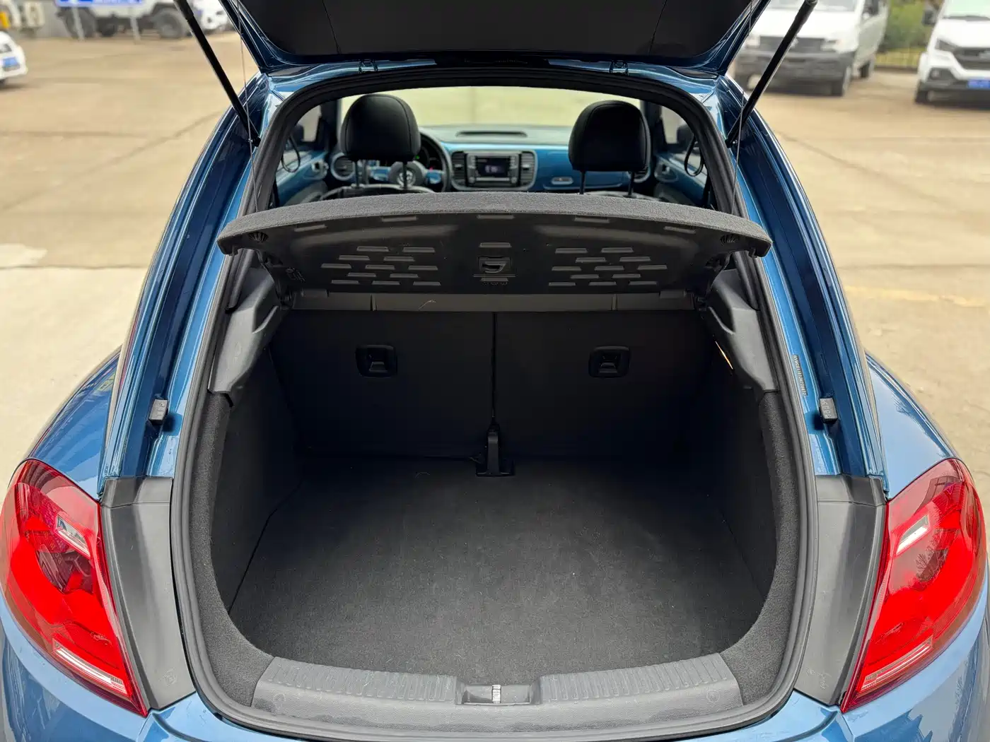 Volkswagen Beetle 2017 180TSI Style фото 19