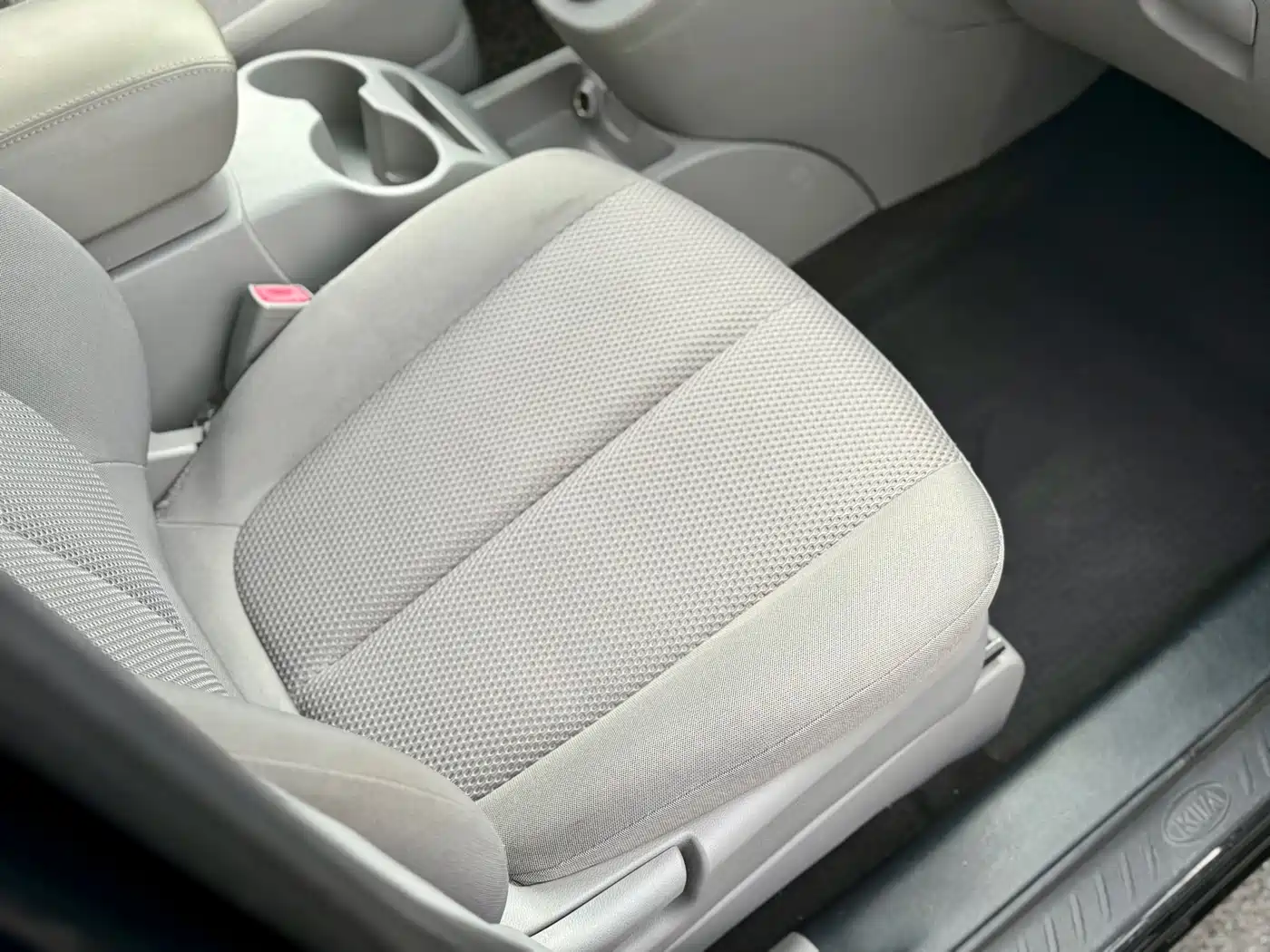 Kia Carens 2011 2.0L 7-Seater Automatic Luxury фото 16