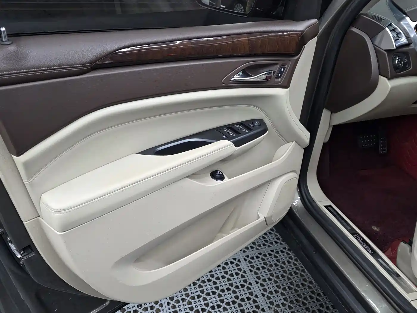 Cadillac SRX 2014 2014 3.0L Leading Model