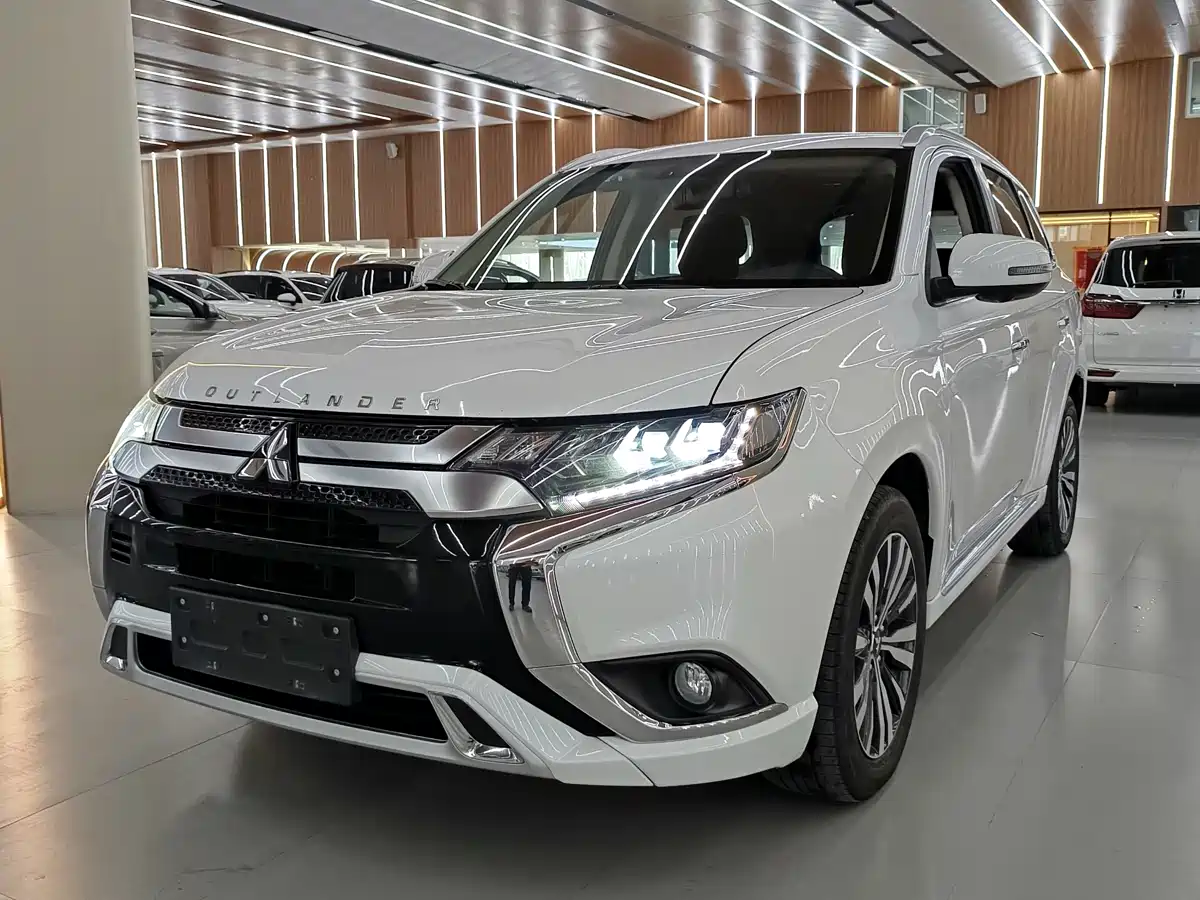 Mitsubishi Outlander 2020 2.4L 4WD Luxury 5-seater