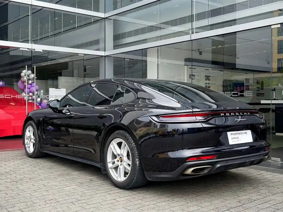 PORSCHE PANAMERA