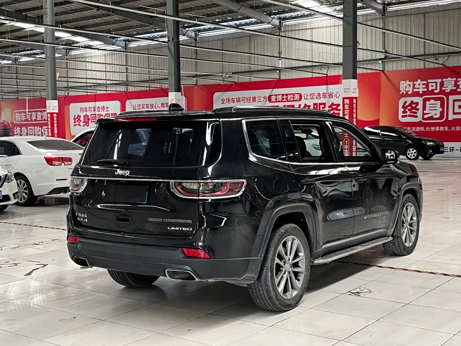 Фото 17 - Jeep Grand Commander