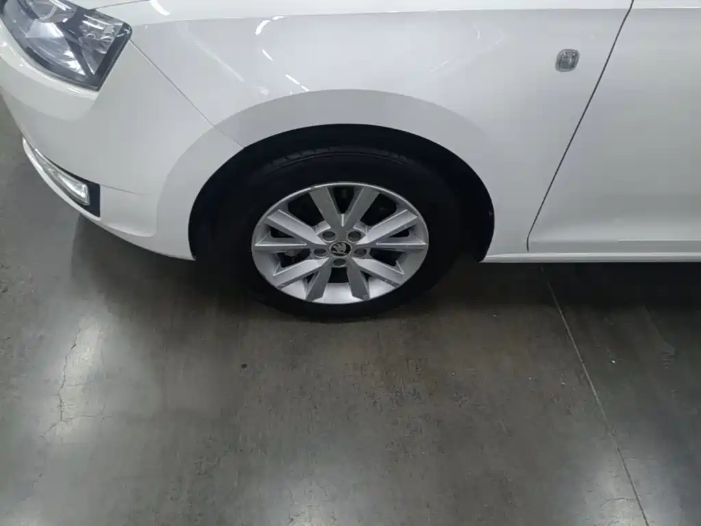 Фото 23 - Škoda Rapid
