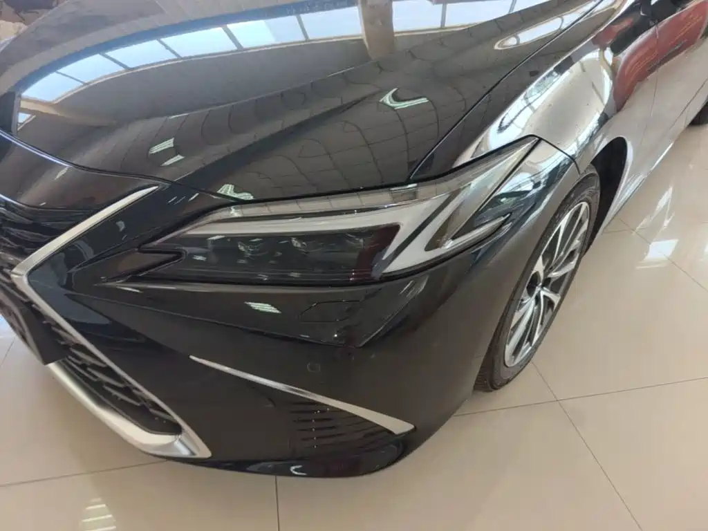Lexus ES 2025 2025 300h Ultimate Edition