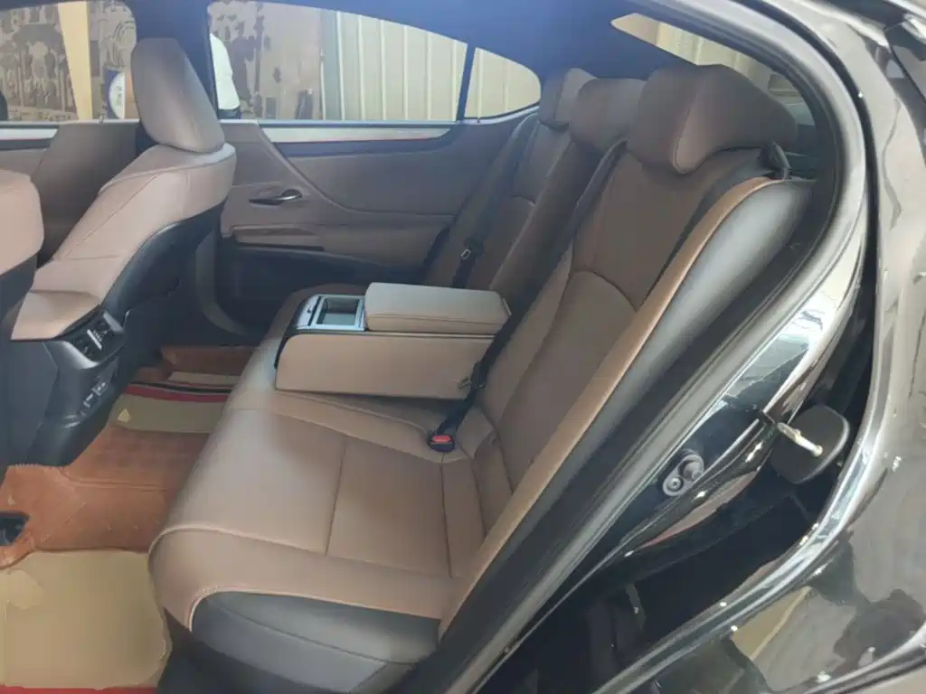 Lexus ES 2025 2025 300h Ultimate Edition