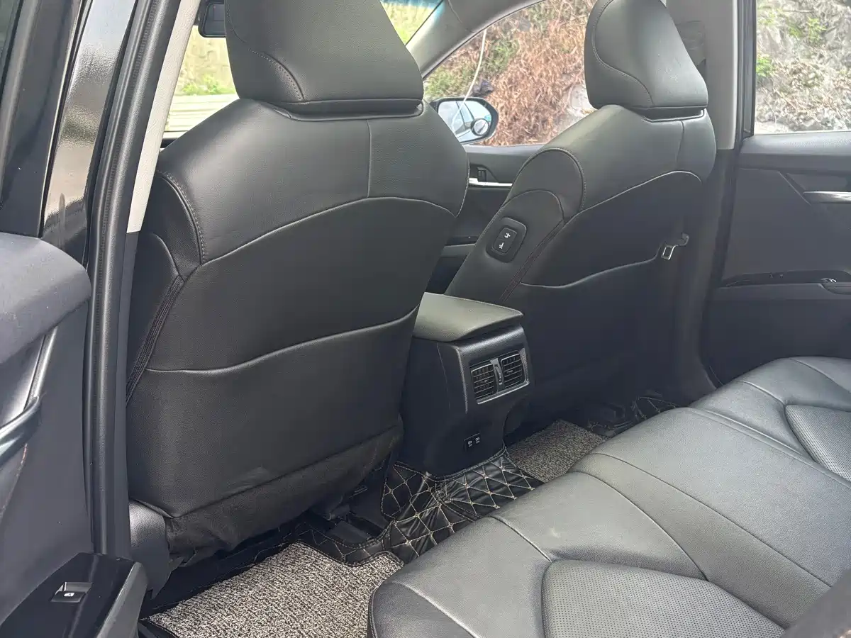 Фото 4 - Toyota Camry