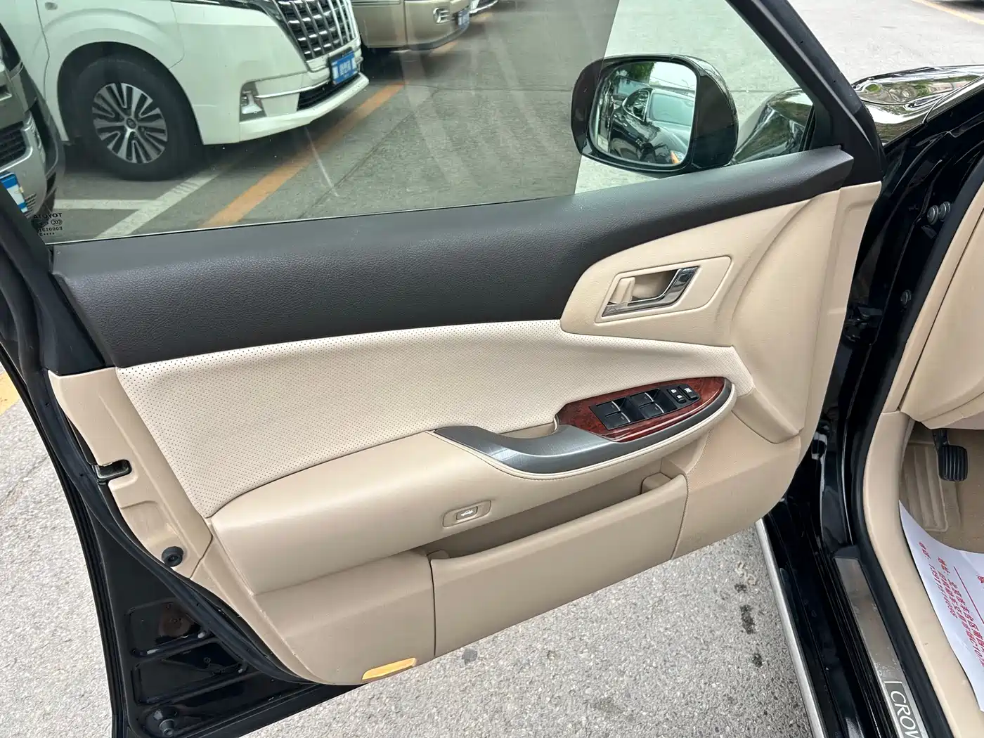 Toyota Crown 2012 2.5L Royal Leather Edition фото 8
