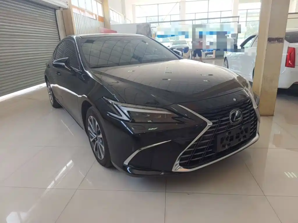 Lexus ES 2025 2025 300h Ultimate Edition