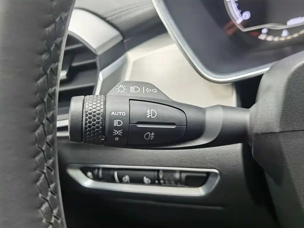 Photo 21 - Geely Binyue
