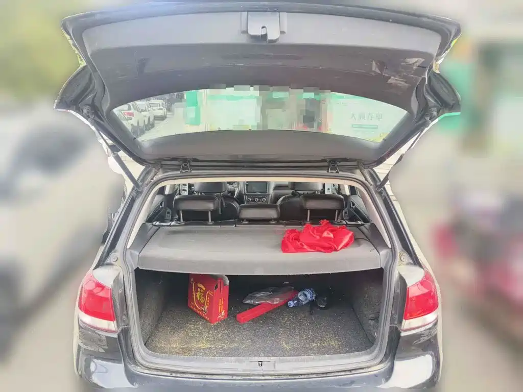 Фото 5 - Volkswagen Golf