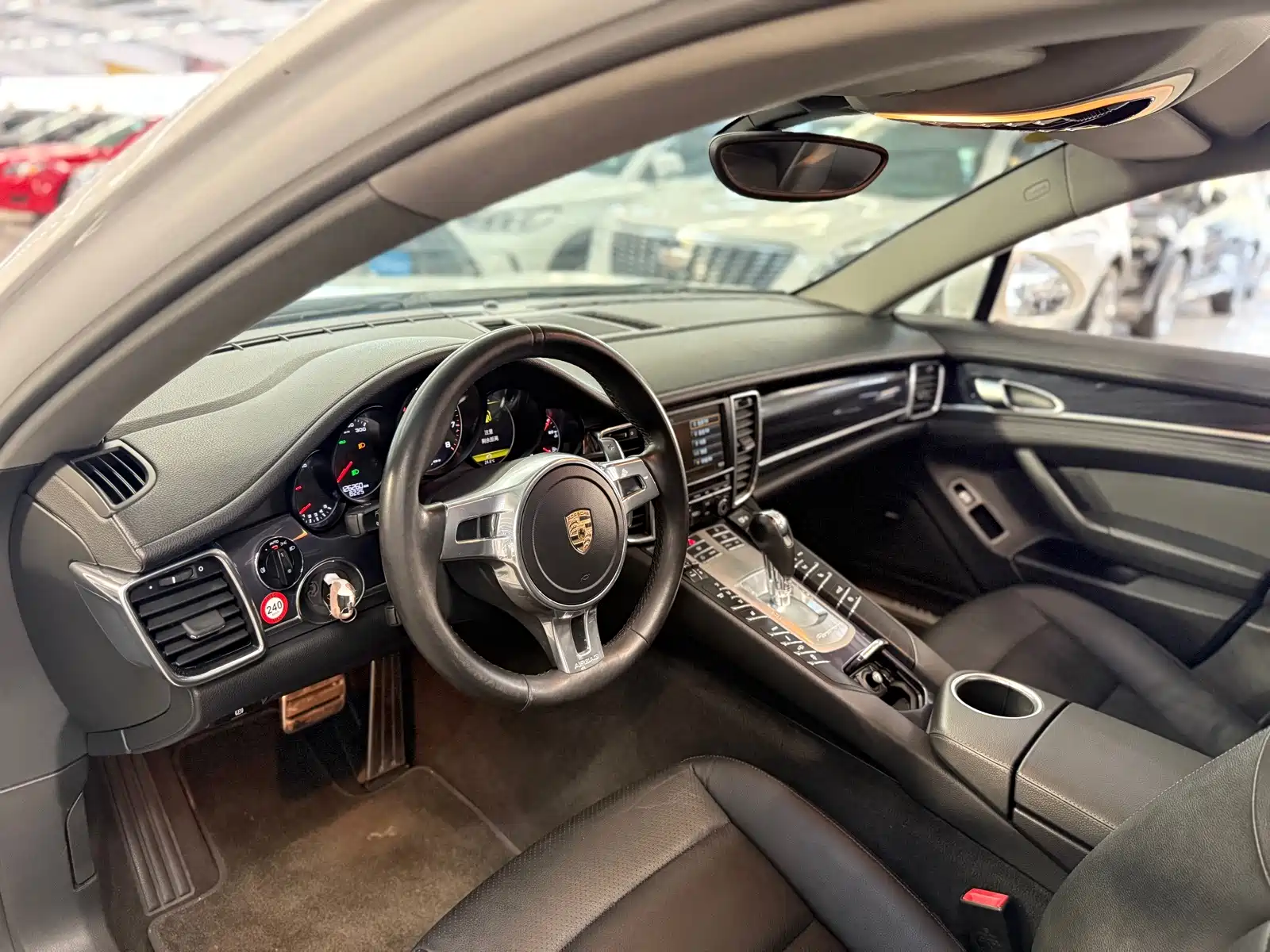 Photo 3 - Porsche Panamera