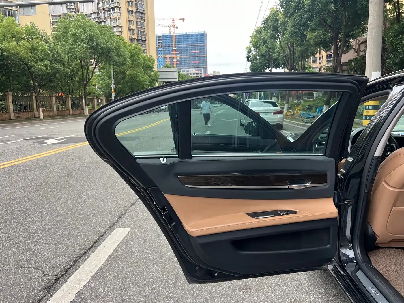 Фото 22 - BMW 7 Series