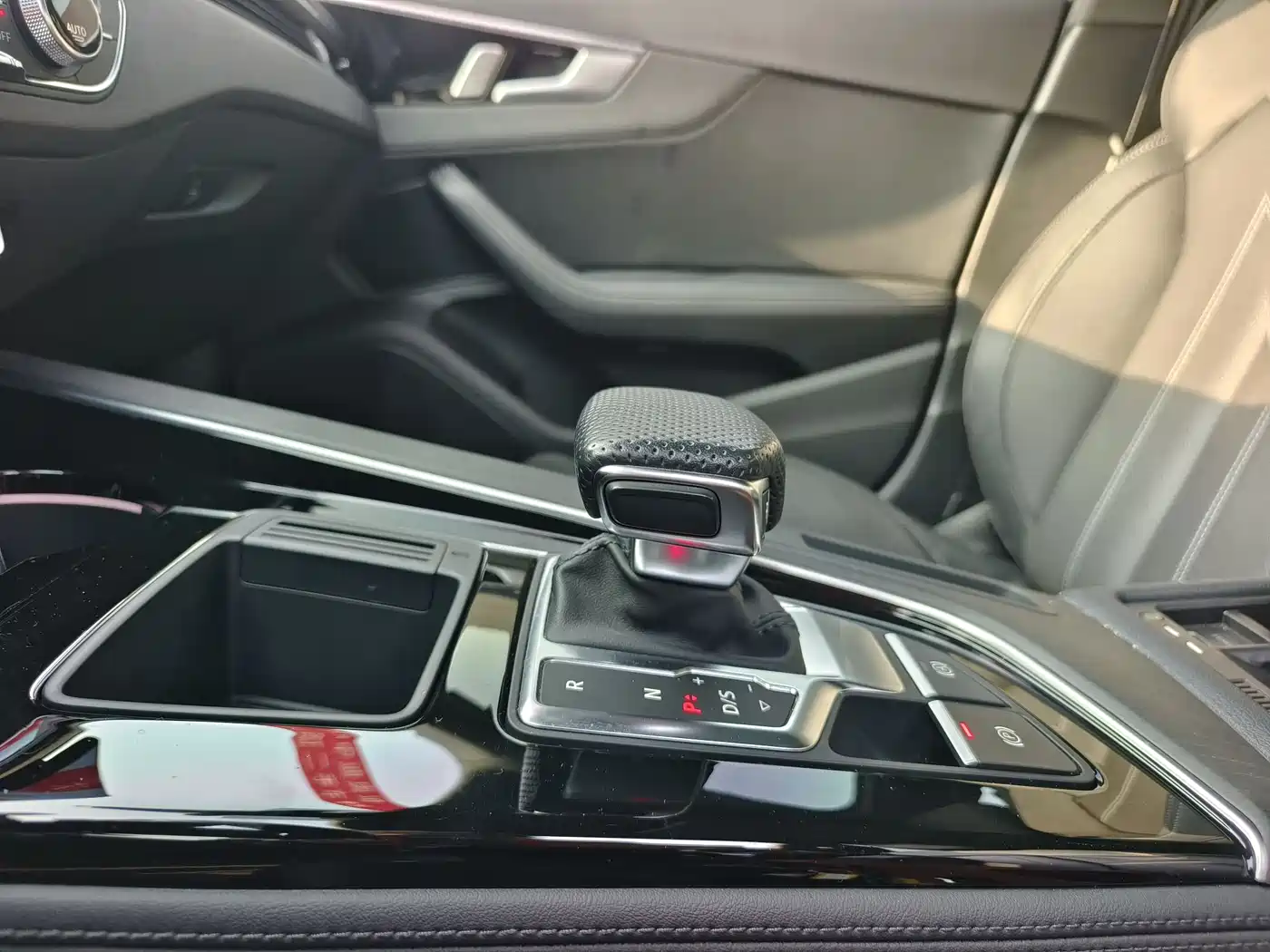 Audi A4L 2024 40 TFSI Luxury Dynamic (Starry Night Edition) фото 17