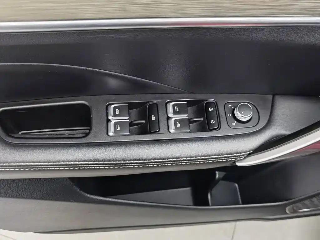 Photo 9 - Geely Binyue
