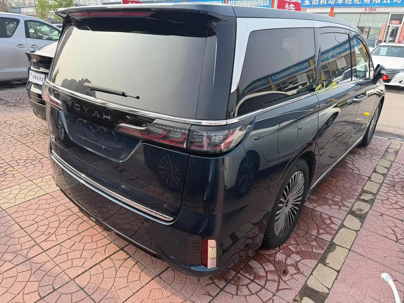 Voyah Auto Voyah Dreamer 2025 PHEV AWD Flagship Kunpeng Edition фото 3