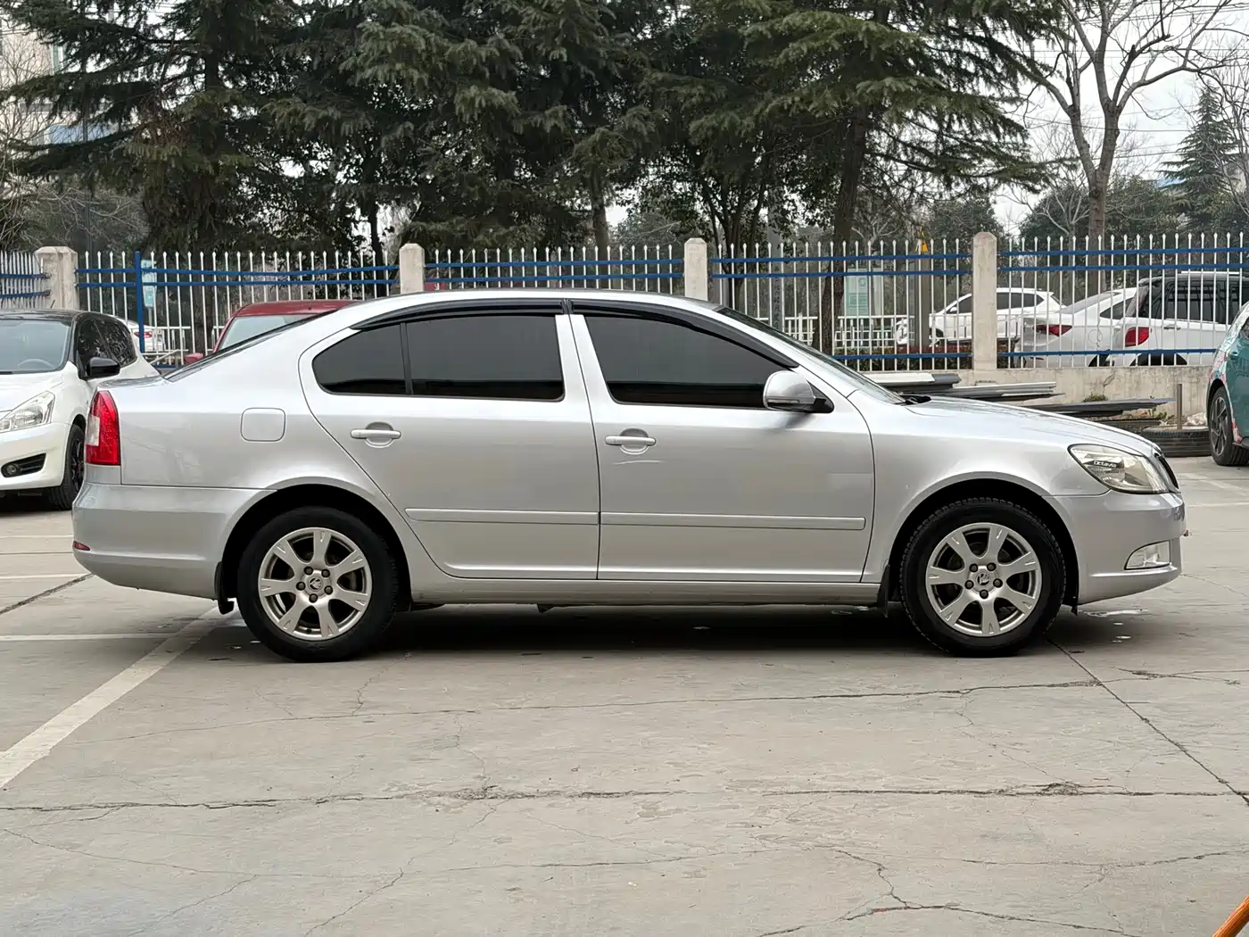 Škoda Octavia 2014 1.6L Auto Yijie Edition фото 17