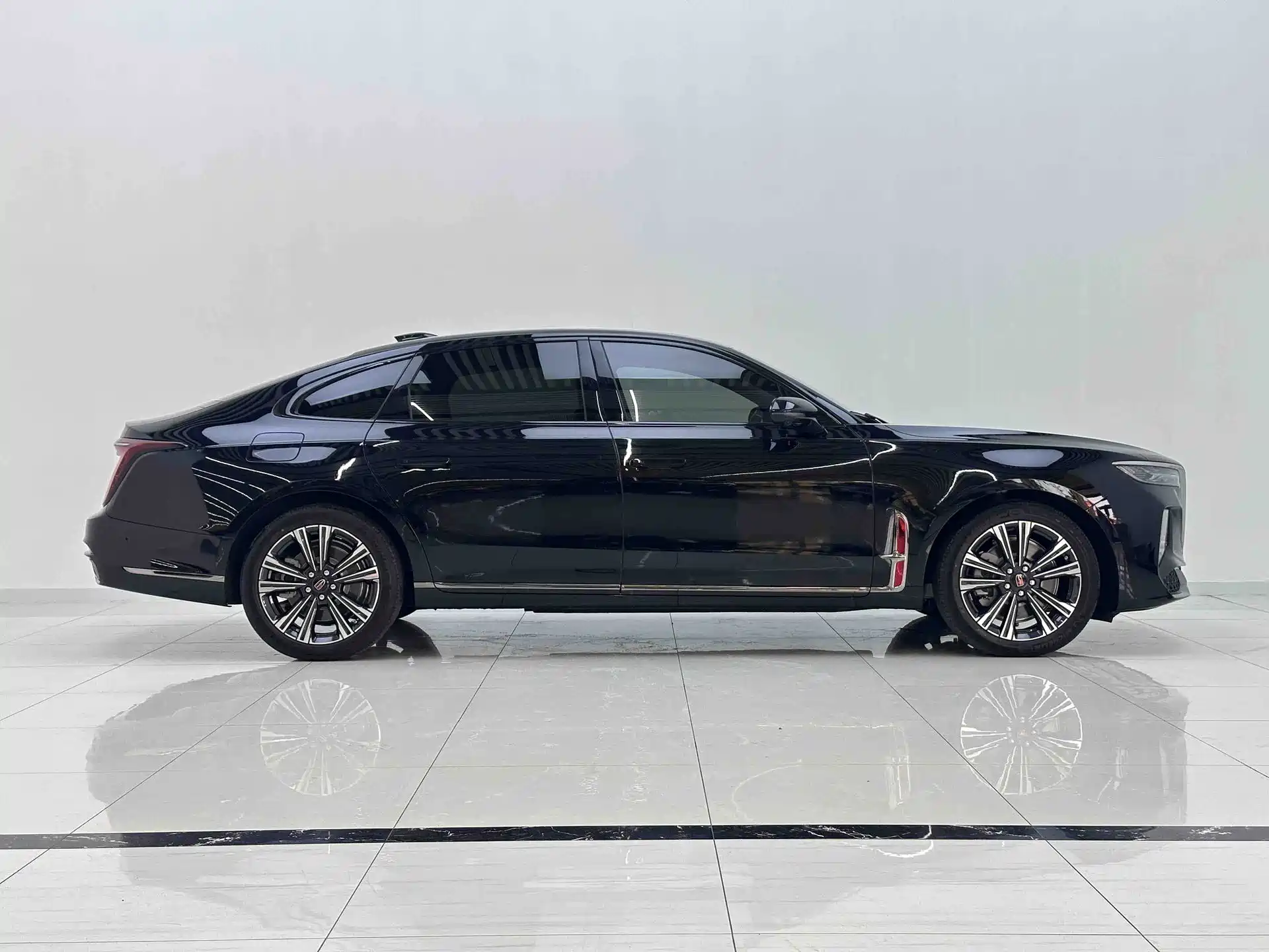 صورة 3 - Hongqi H9