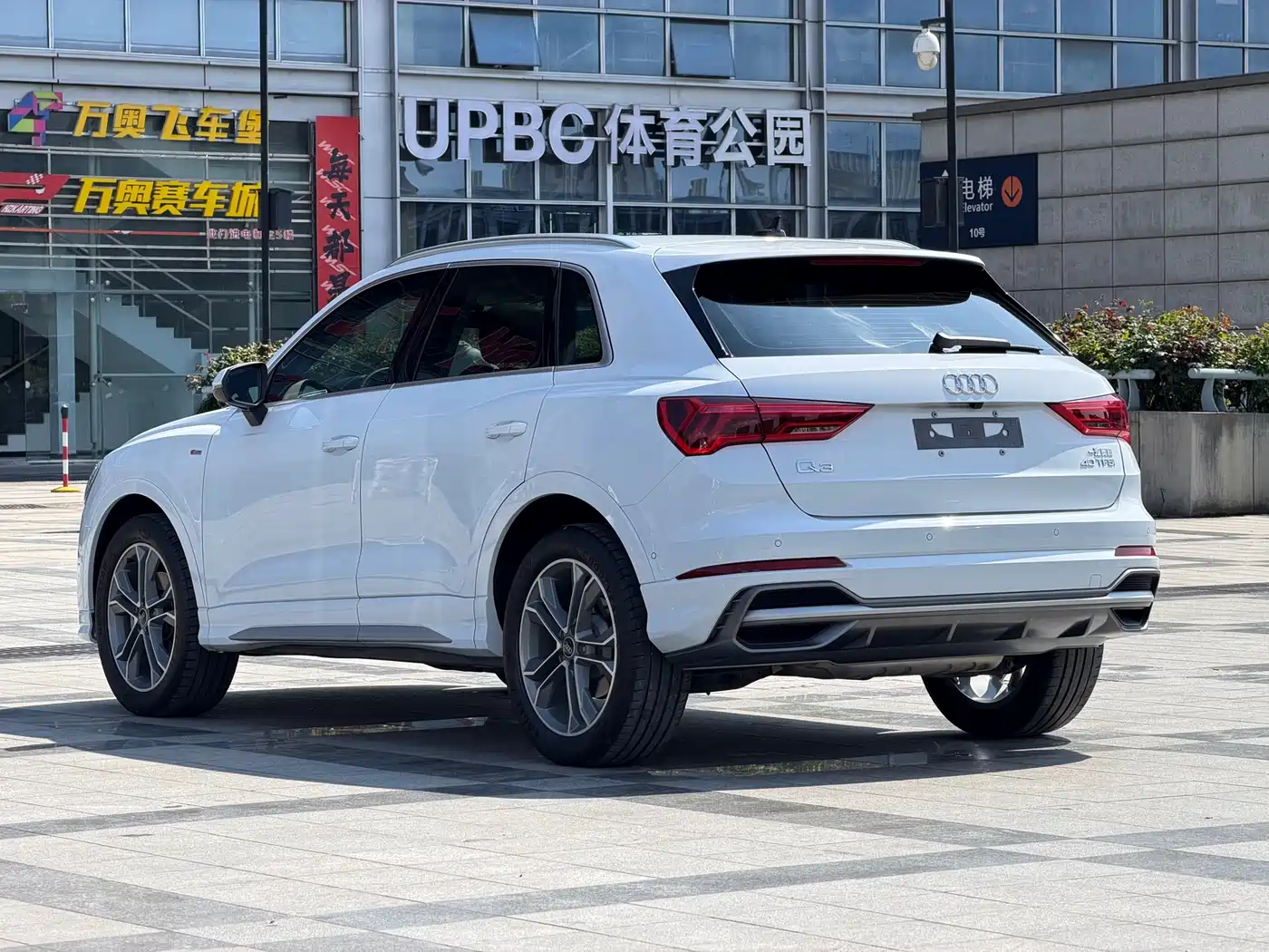 AUDI Q3