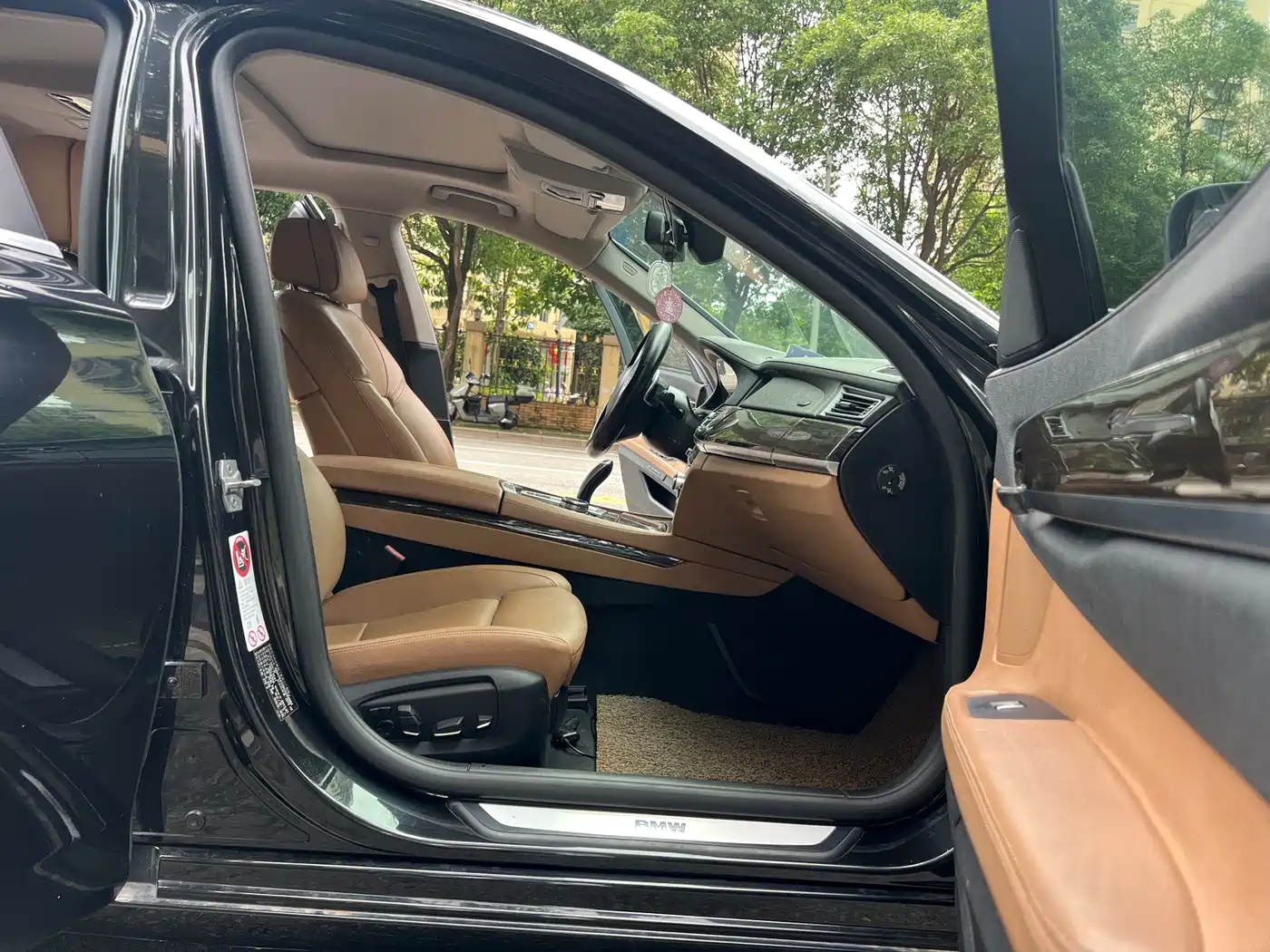 Фото 18 - BMW 7 Series