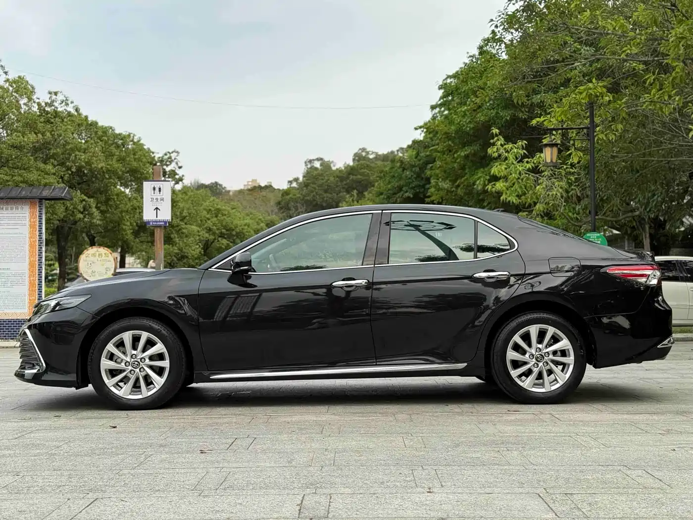Toyota Camry 2023 2.0G Luxury Edition фото 8