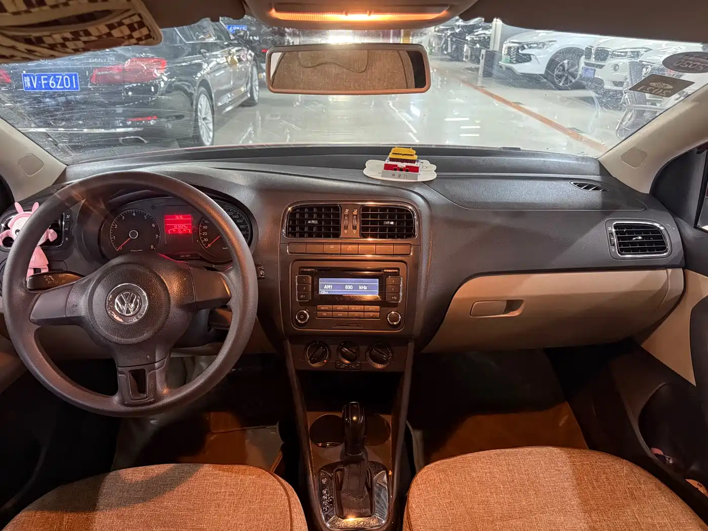 Volkswagen Polo 2011 1.4L Automatic Style Edition фото 5
