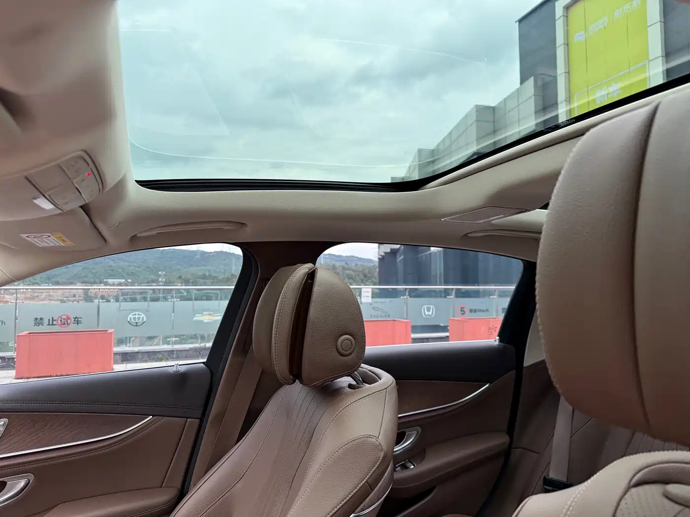 Mercedes-Benz E-Class 2022 E 300 L Fashion фото 30
