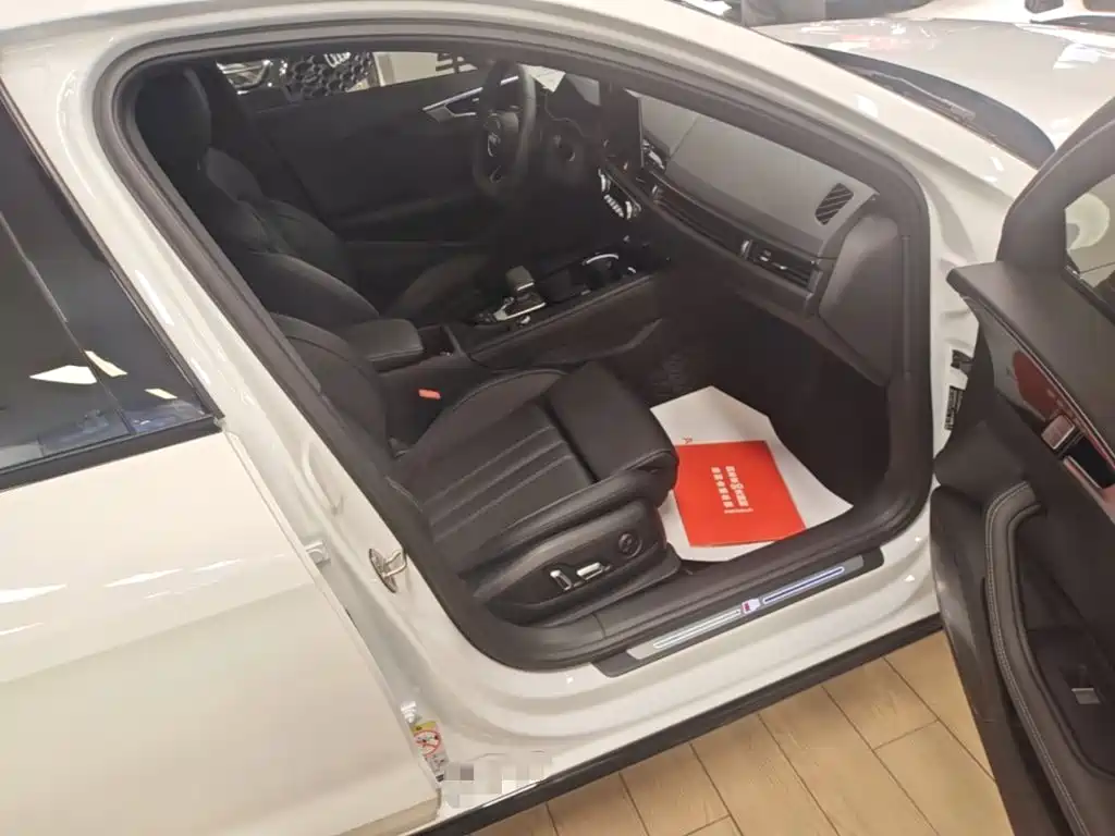 Audi A4L 2025 2024 40 TFSI Luxury Dynamic