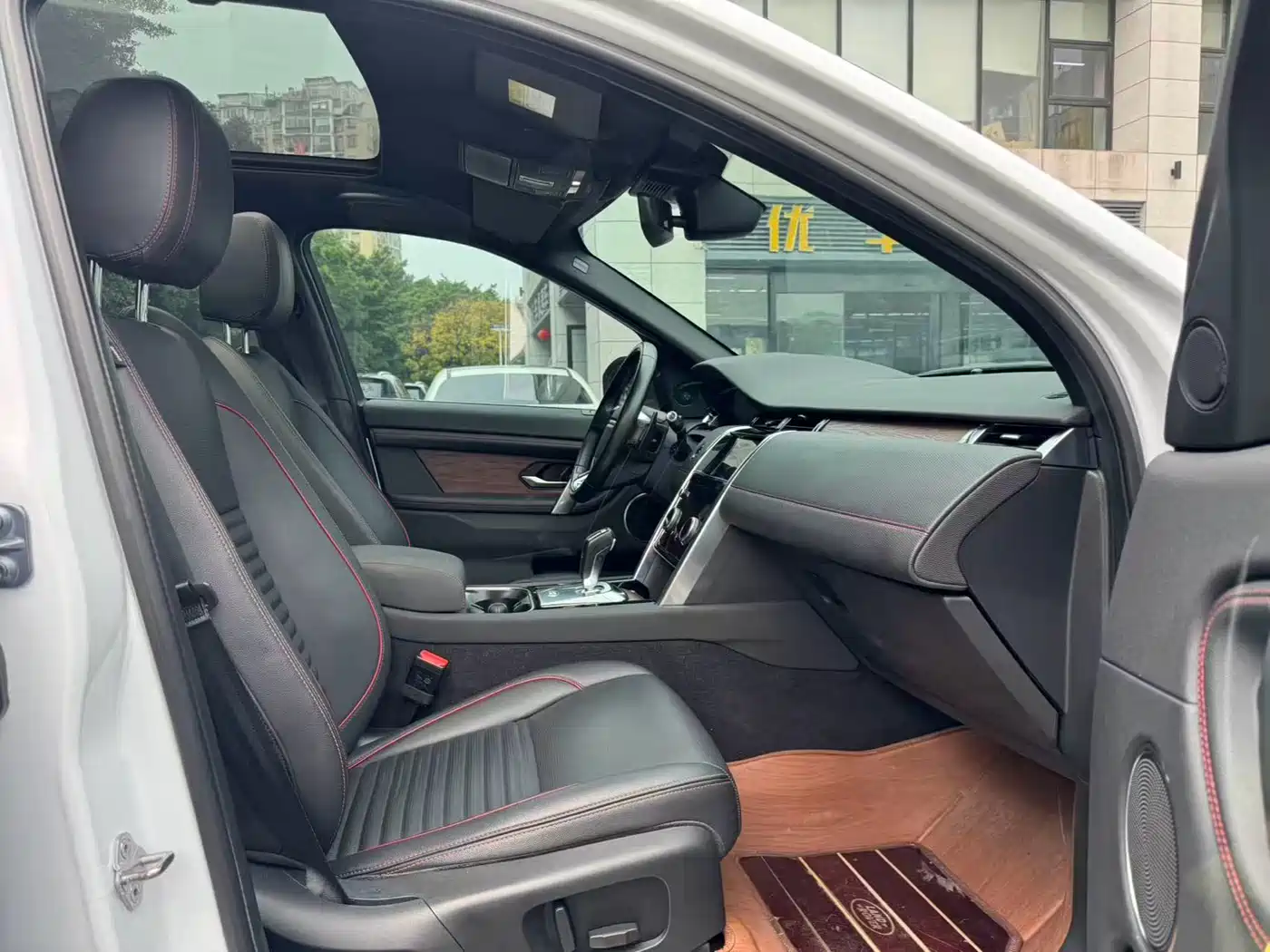 Land Rover Discovery Sport 2020 249PS R-Dynamic Performance фото 3