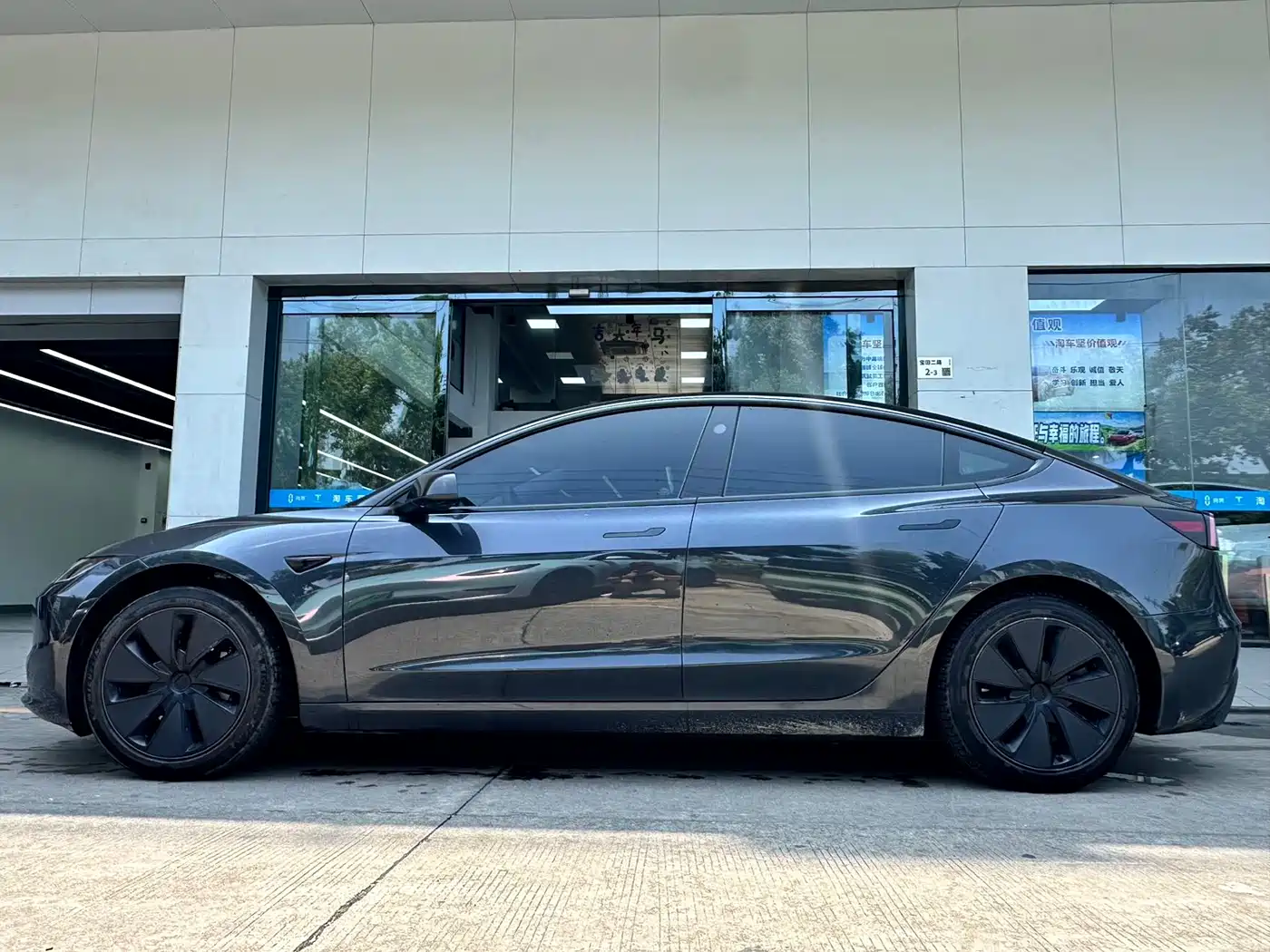 Tesla Model 3 2023 Rear-Wheel Drive фото 2