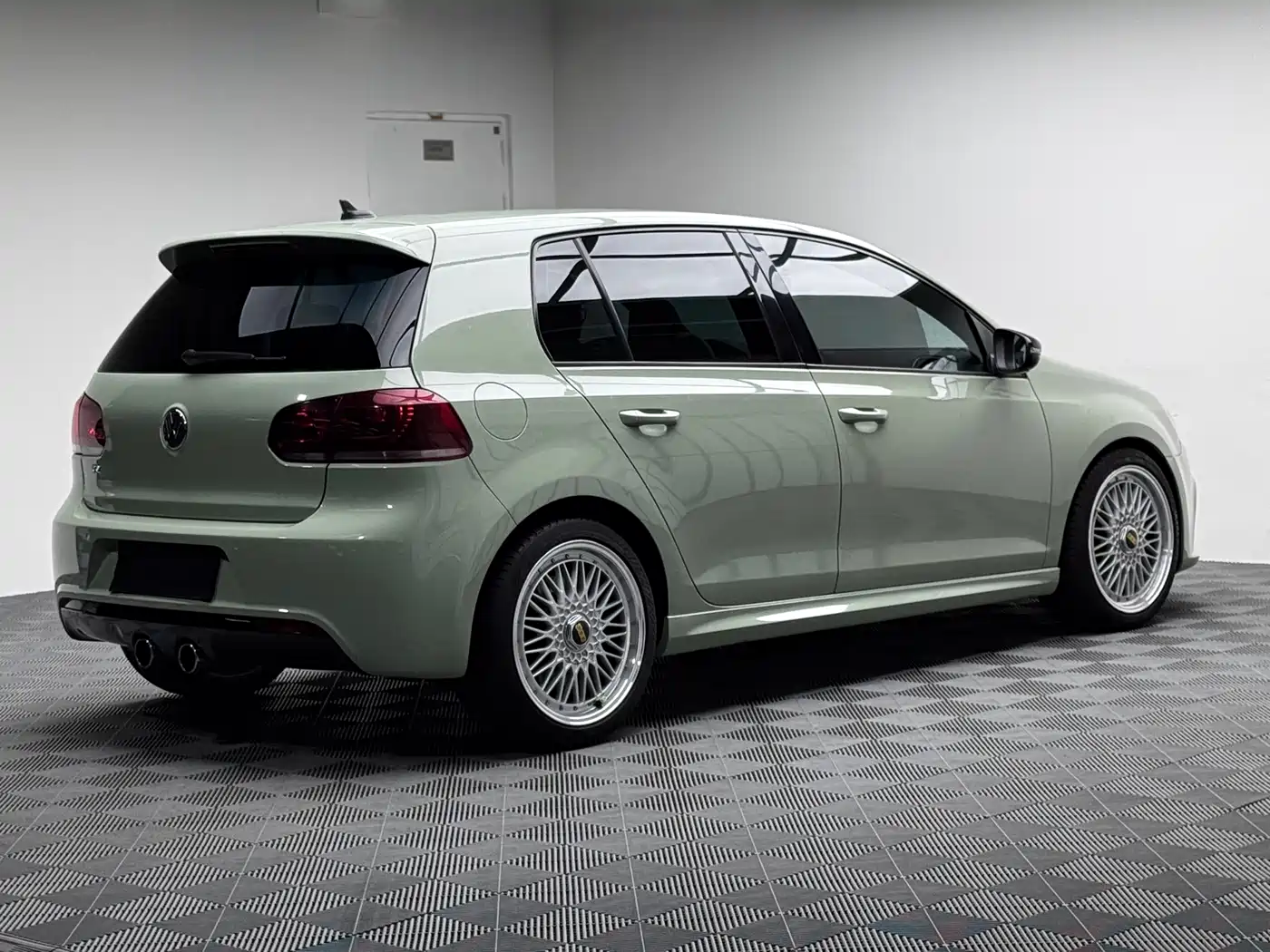 Volkswagen Golf (Import) 2011 2.0TSI R фото 4