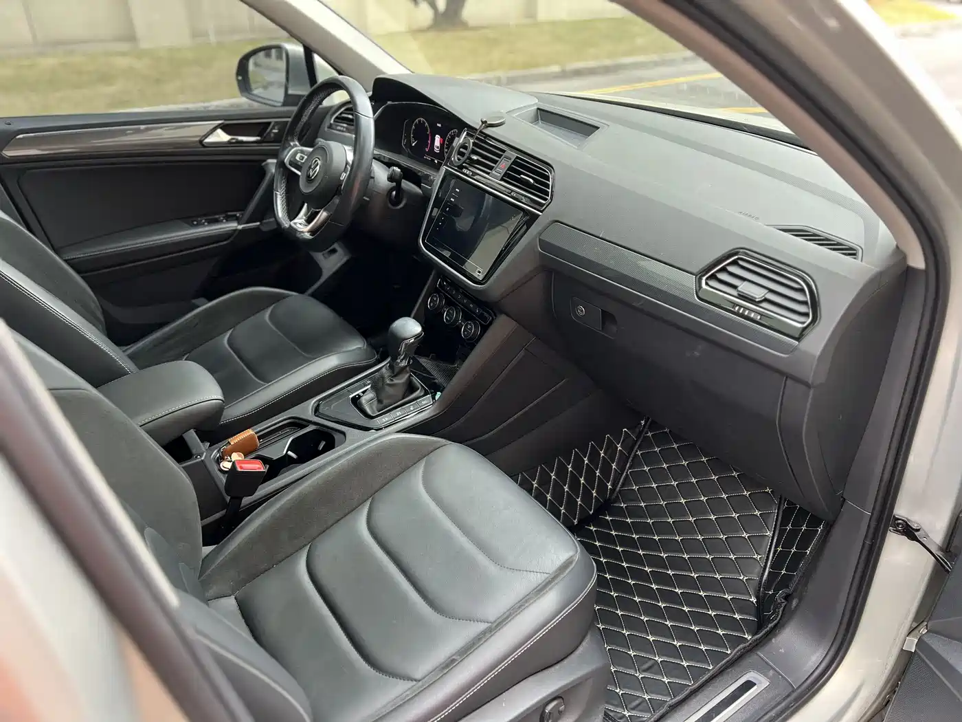 Volkswagen Tiguan L 2021 330TSI Automatic 2WD R-Line Premium фото 10