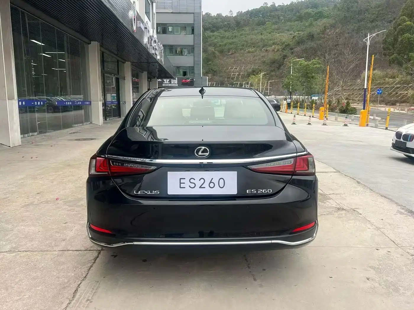 Фото 8 - Lexus ES
