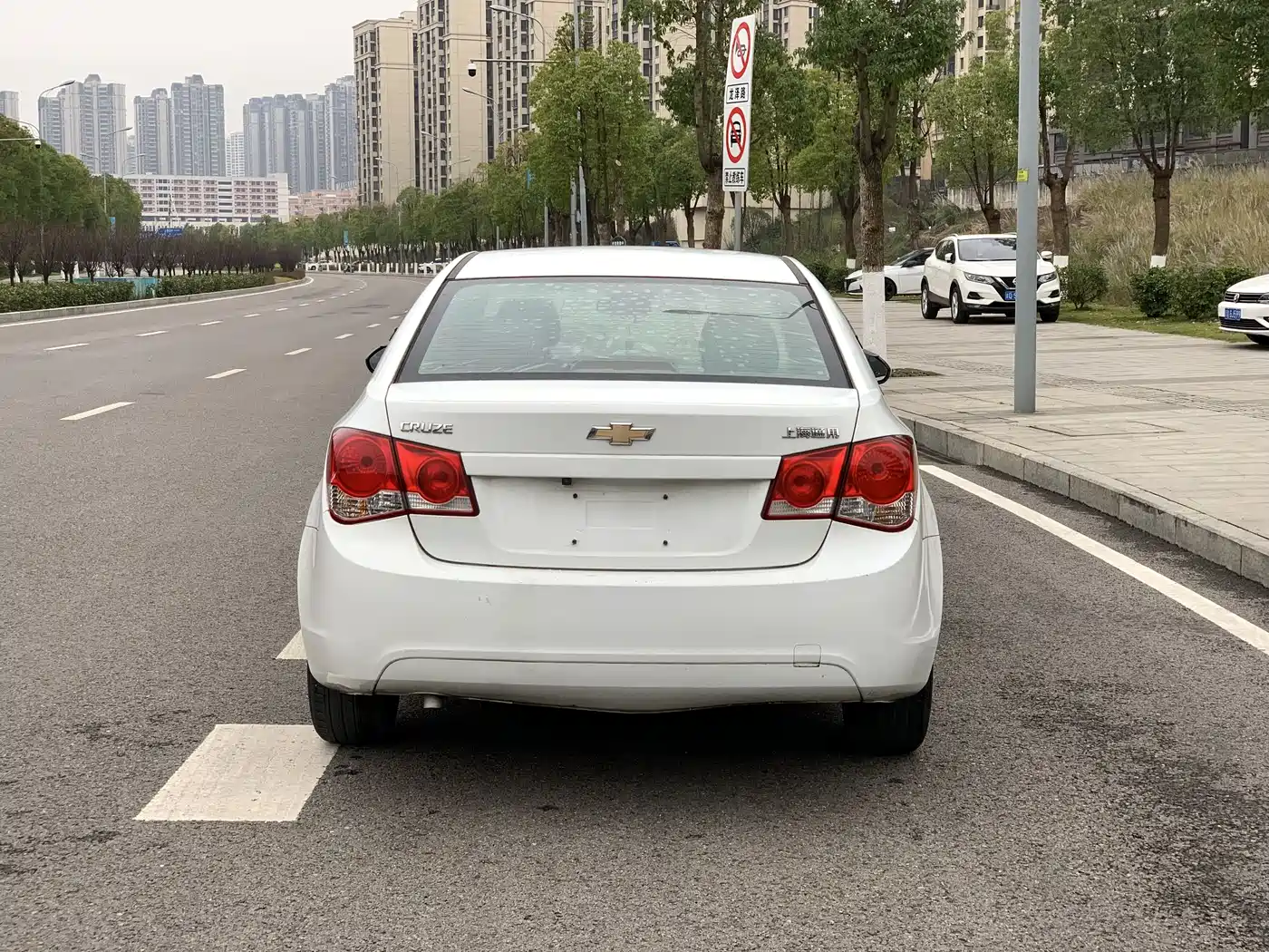 Chevrolet Cruze 2013 1.6L SL Sunroof MT фото 4