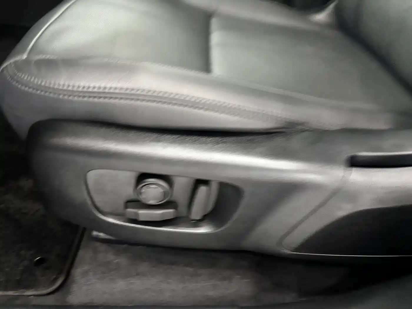 Land Rover Range Rover Velar 2024 Dynamic SE фото 13