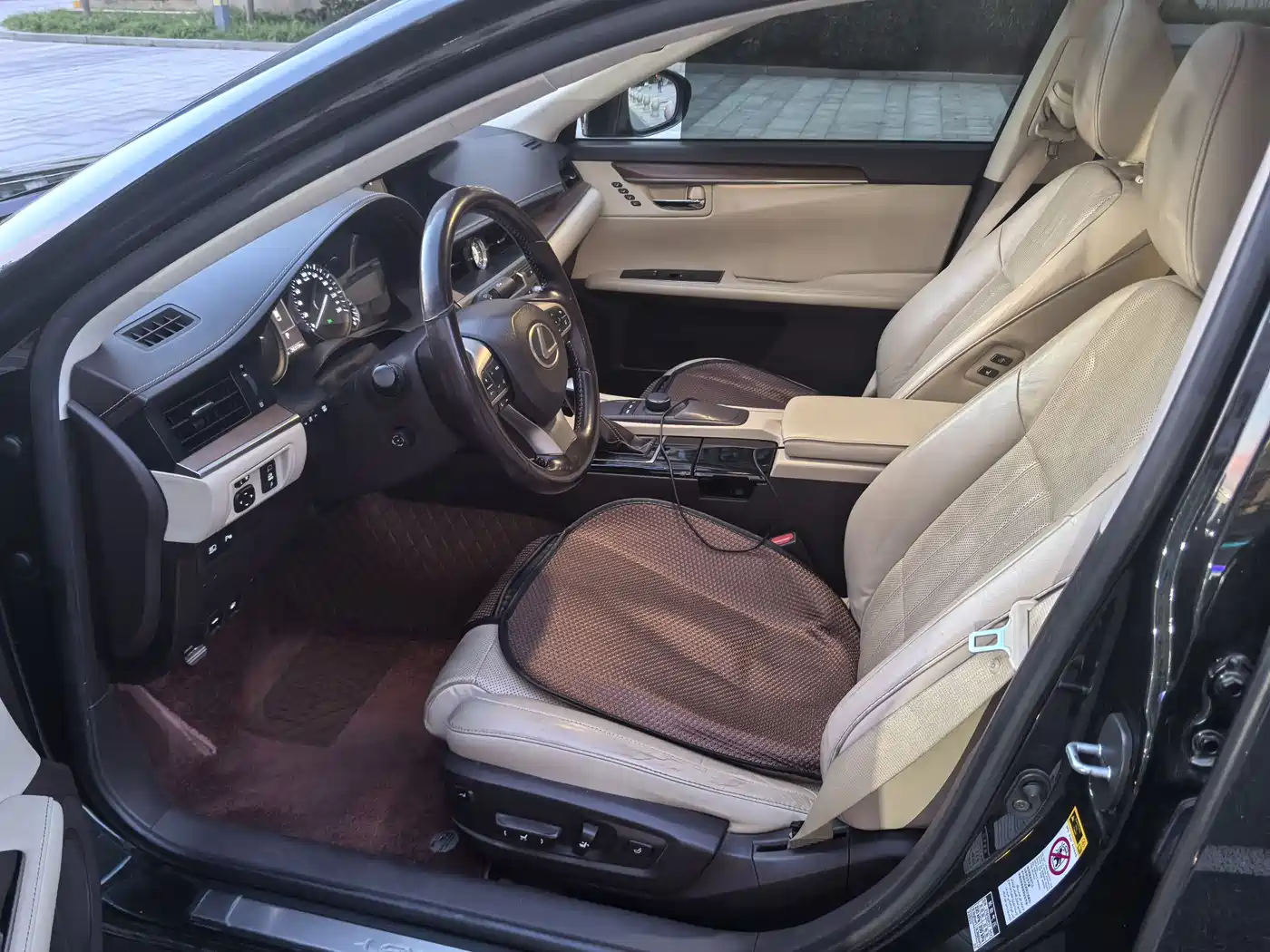 Фото 23 - Lexus ES
