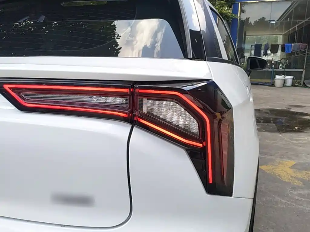 Фото 8 - Geely Geometry E Firefly