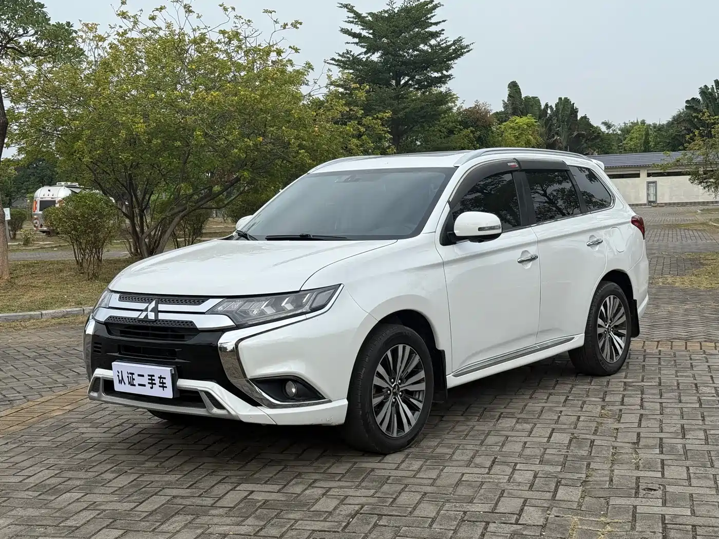 Mitsubishi Outlander 2021 2.4L 4WD Deluxe Edition 7-Seater
