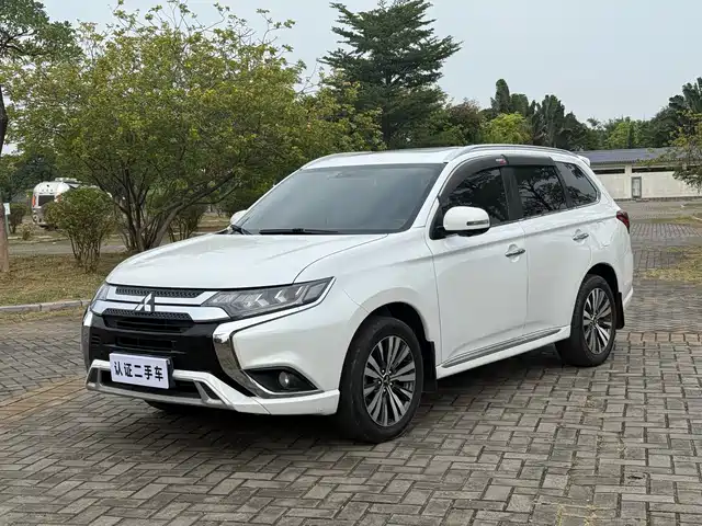 Mitsubishi Outlander 2021 2.4L 4WD Deluxe Edition 7-Seater