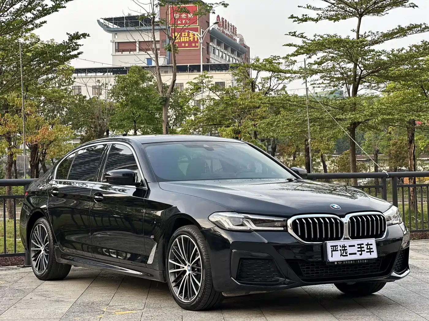 BMW 5 Series 2023 530Li Leading M Sport Package фото 3