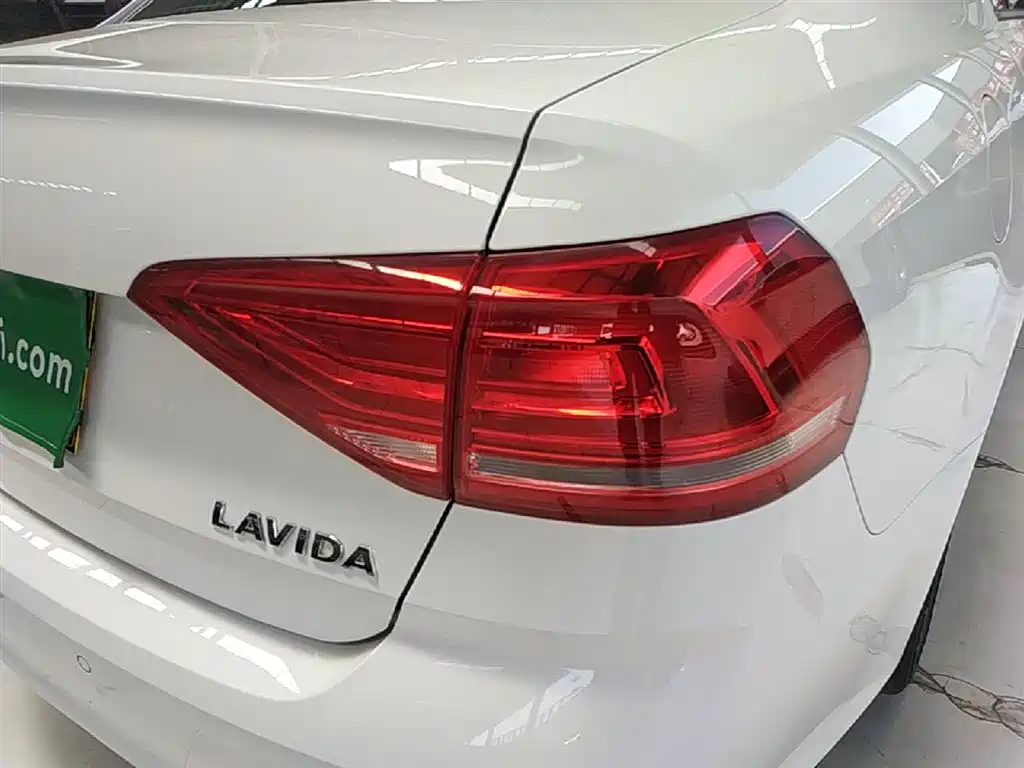 Volkswagen Lavida 2017 1.6L Automatic Trend Edition фото 8