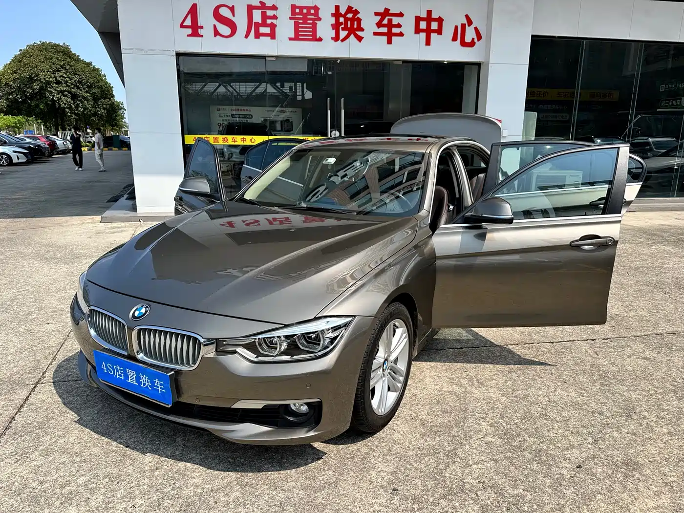 BMW 3 Series 2018 318Li фото 21