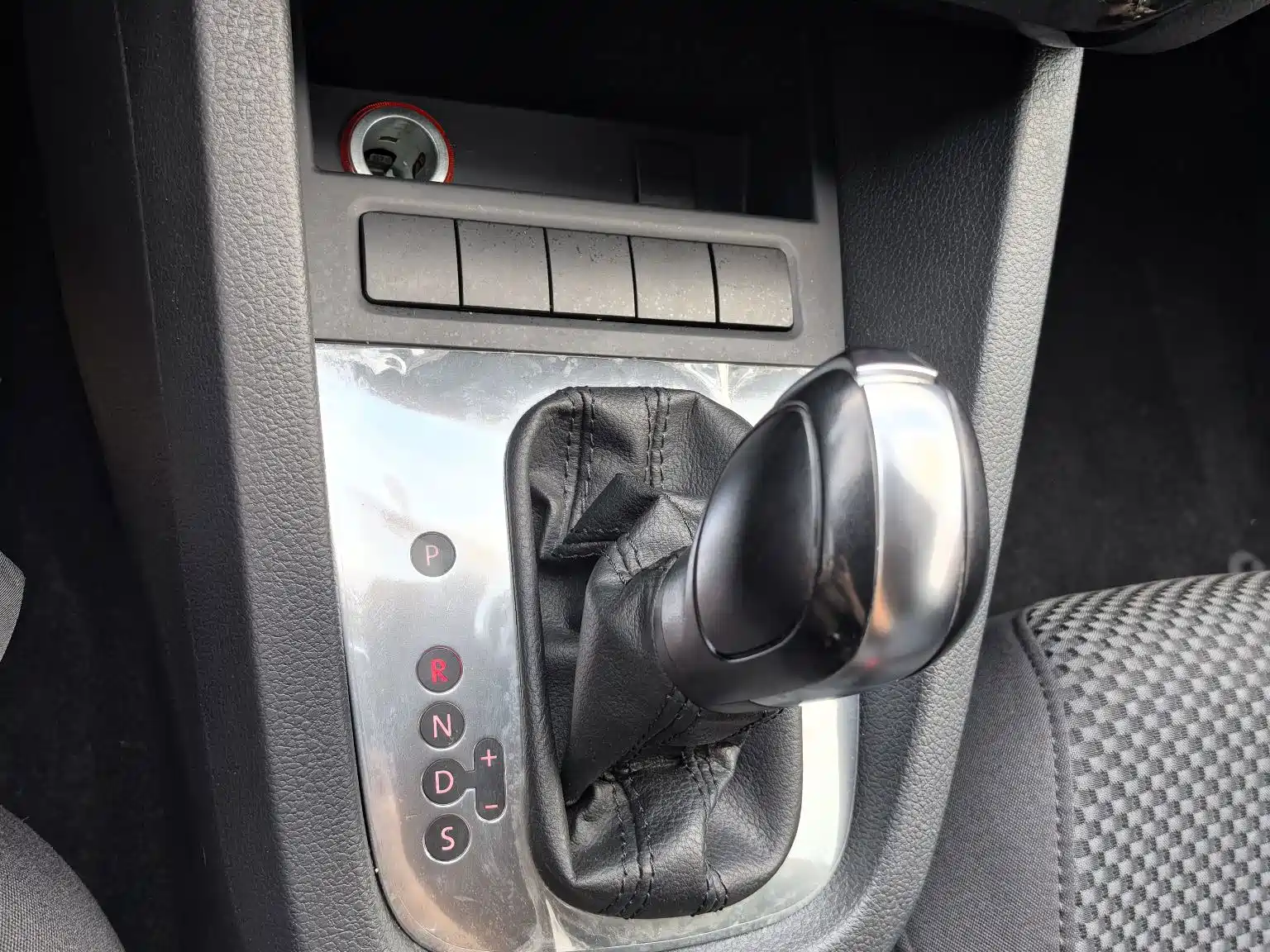 صورة 16 - Volkswagen Sagitar