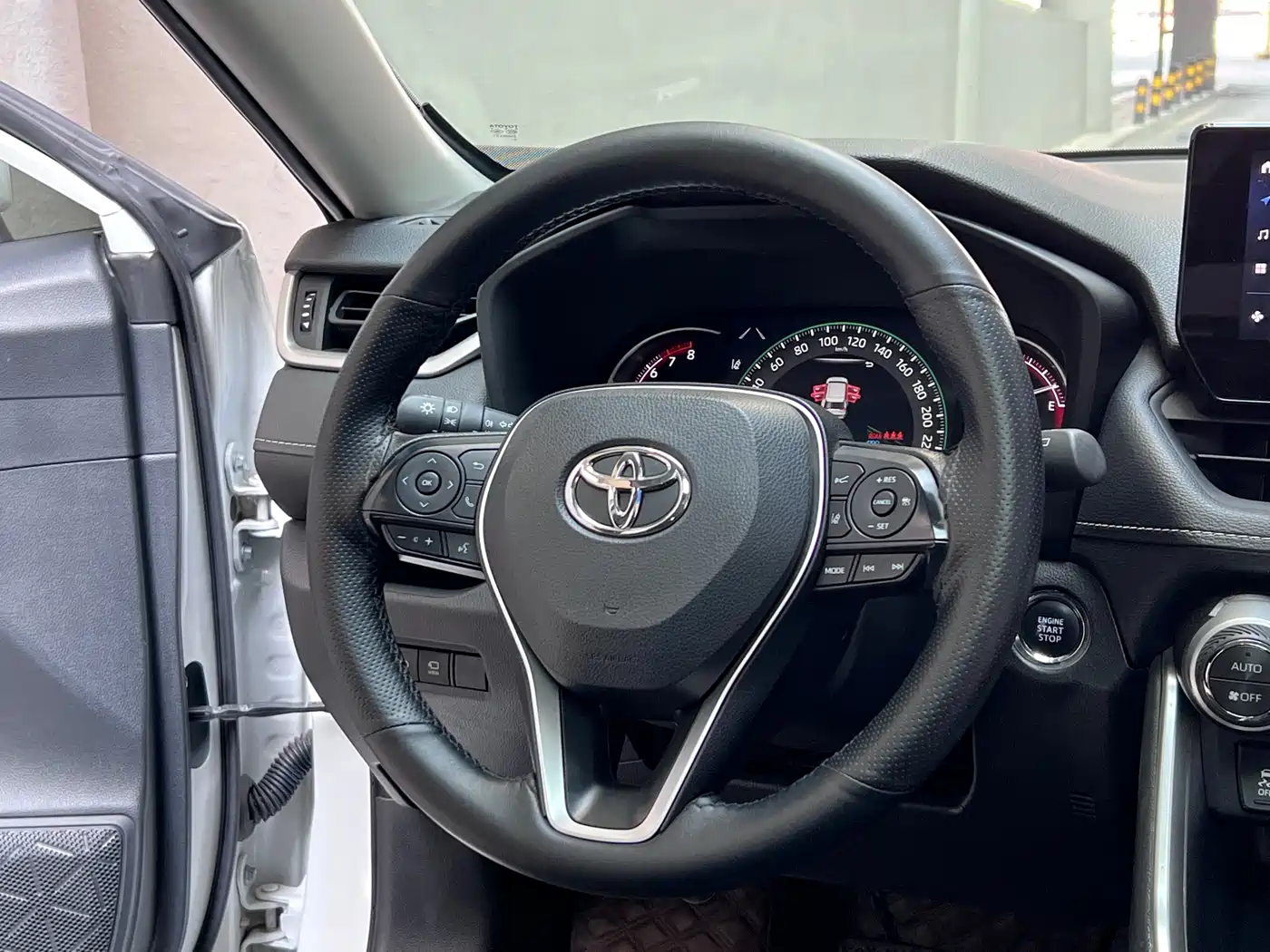 Toyota RAV4 Rongfang 2023 2.0L CVT 2WD Fashion Edition фото 12