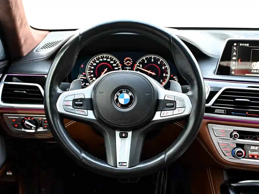 BMW 7 Series 2018 740Li xDrive Premium Type M Sport Package фото 22