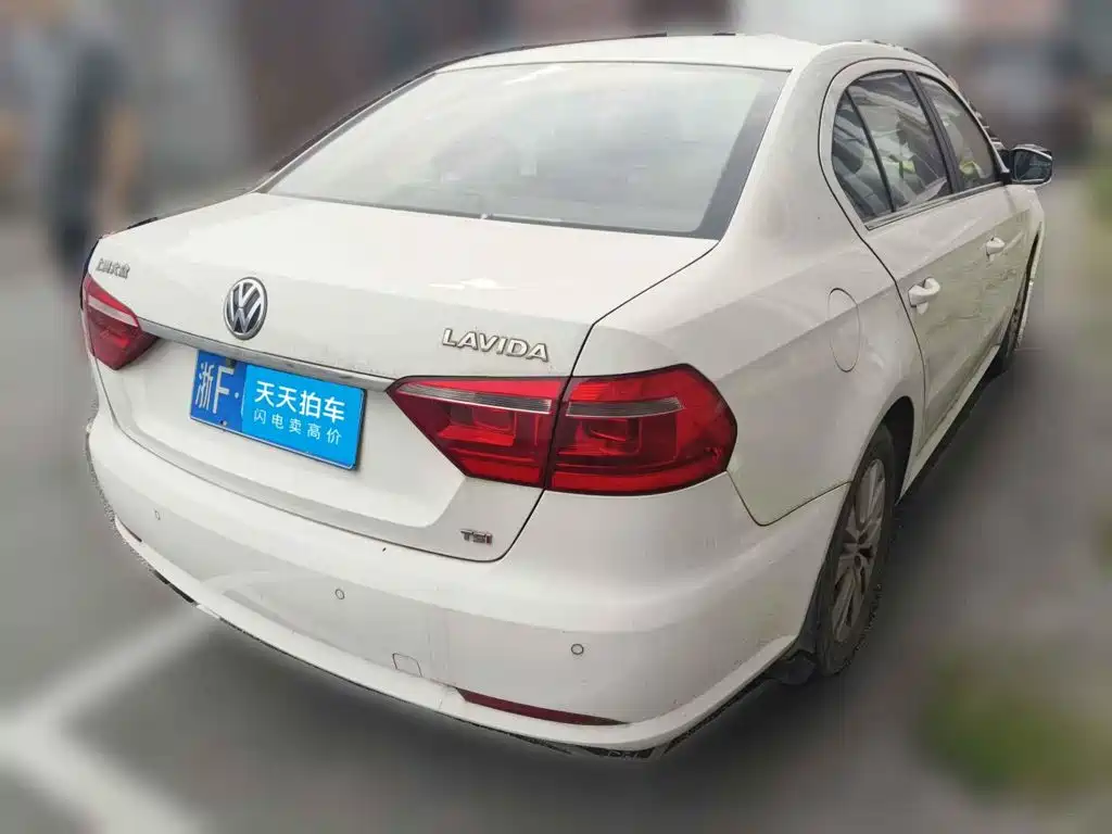 Photo 2 - Volkswagen Lavida