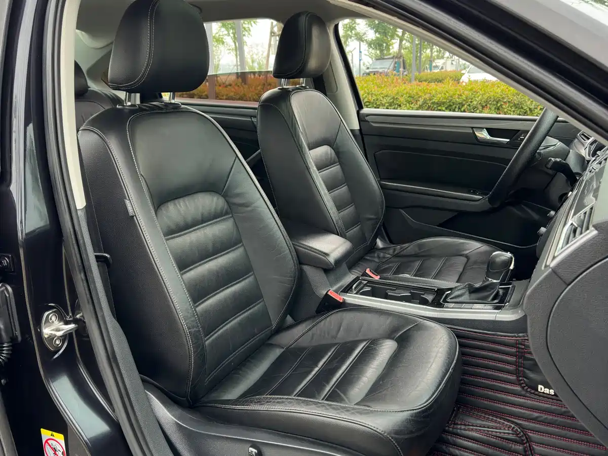 صورة 9 - Volkswagen Passat