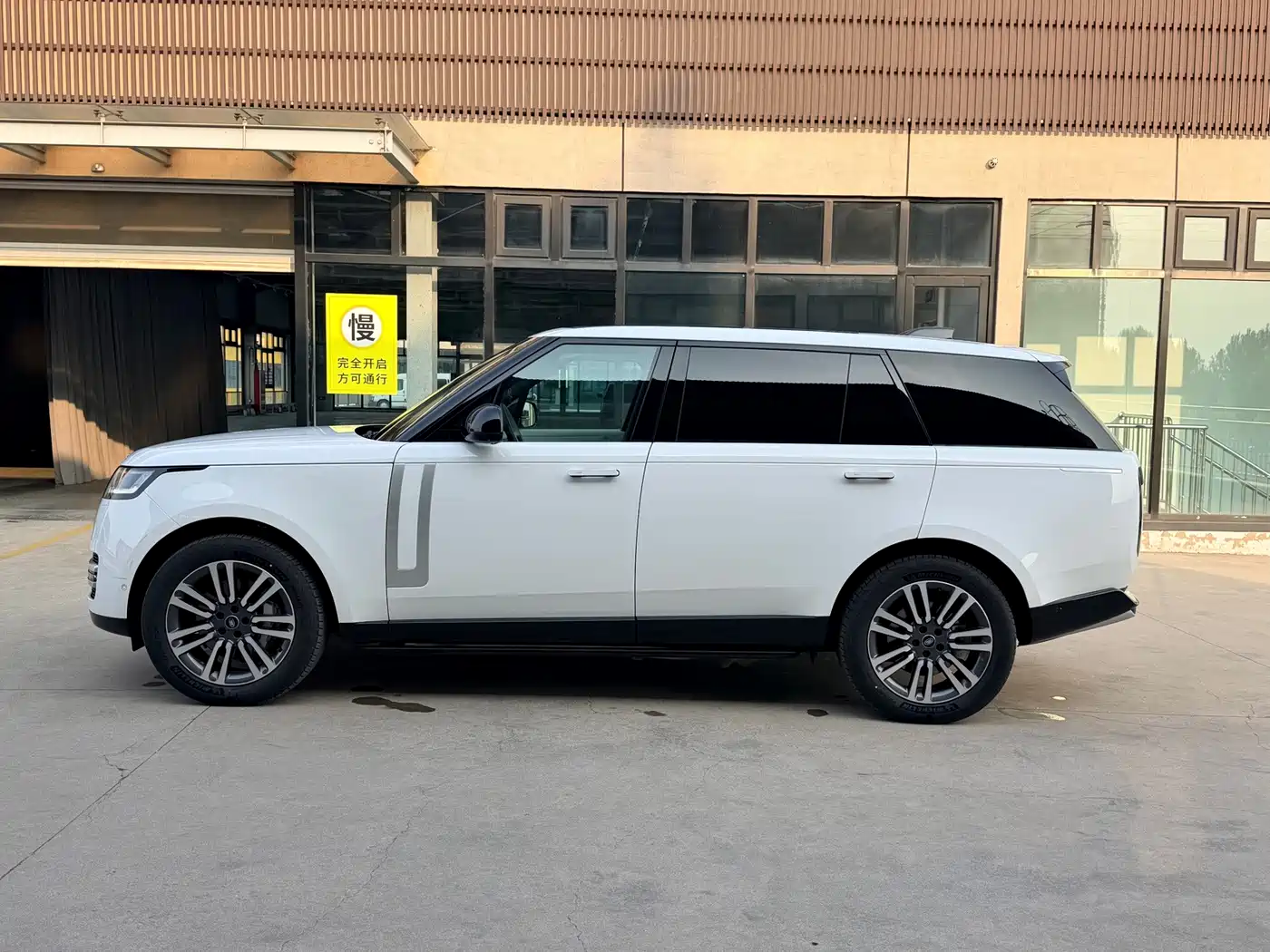 Land Rover Range Rover 2023 2023 3.0 L6 400PS Genesis Extended Version